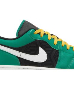 Alternative view of Air Jordan 1 Low SE 'Christmas' DQ8422-300