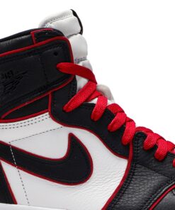 Alternative view of Air Jordan 1 Retro High OG 'Bloodline' 555088-062
