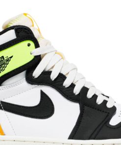 Alternative view of Air Jordan 1 Retro High OG 'Volt Gold' 555088-118
