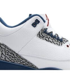 Alternative view of Air Jordan 3 Retro 'True Blue' 2011 136064-104