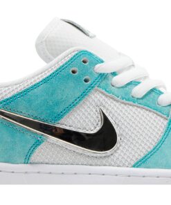 Alternative view of April Skateboards x Nike Dunk Low SB 'Turbo Green' FD2562-400