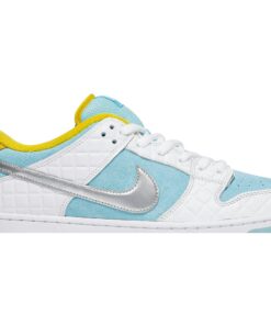 Alternative view of FTC x Nike SB Dunk Low 'Lagoon Pulse' DH7687-400
