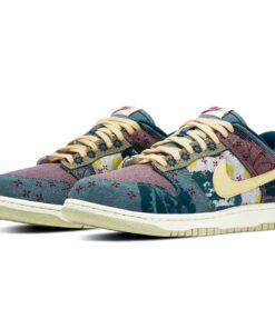 Alternative view of Nike Dunk Low 'Community Garden'
