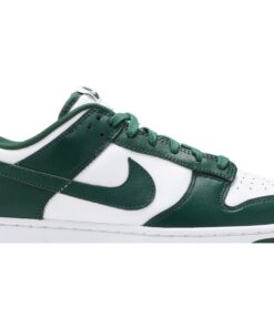 Alternative view of Nike Dunk Low 'Michigan State' DD1391-101