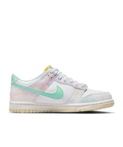 Alternative view of Nike Dunk Low 'Paisley Print'