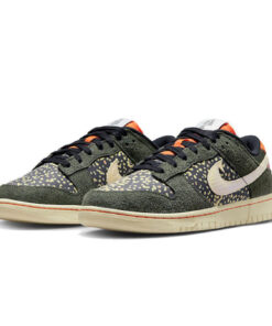 Alternative view of Nike Dunk Low 'Rainbow Trout'