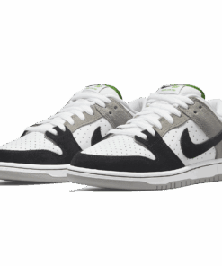 Alternative view of Nike Dunk Low SB 'Chlorophyll'