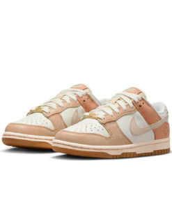Alternative view of Nike Dunk Low SE 'Australia'