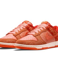 Alternative view of Nike Dunk Low Wmns 'Winter Solstice'