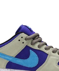 Alternative view of Nike SB Dunk Low 'ACG Celadon' BQ6817-301