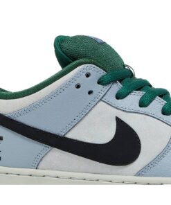 Alternative view of Nike SB Dunk Low Maple Leaf Central Park 313170-021 Nicesnk