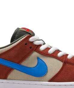 Alternative view of Nike SB Dunk Low Pro 'Corduroy' BQ6817-201