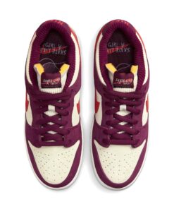 Alternative view of Nike SB Dunk Low 'Skate Like a Girl'