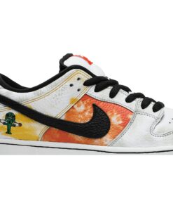 Alternative view of Nike SB Dunk Low Tie-Dye Raygun - White BQ6832-101 Nicesnk