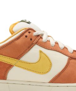 Alternative view of Nike SB Dunk Low Vapour Mineral Yellow 304292-271 Nicesnk