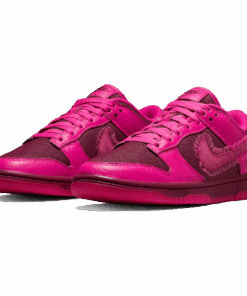 Alternative view of Nike Wmns Dunk Low 'Valentine's Day'