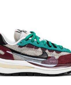 sacai x Nike VaporWaffle SP 'Villain Red' DD3035-200