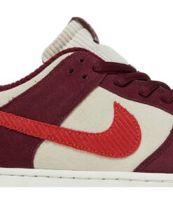 Alternative view of Skate Like a Girl x Nike SB Dunk Low Pro DX4589-600 Nicesnk