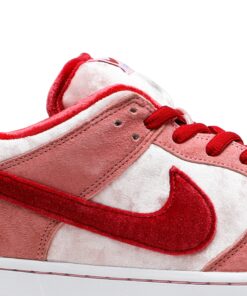 Alternative view of StrangeLove x Nike SB Dunk Low Valentines Day CT2552-800 Nicesnk