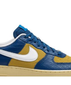 Alternative view of UNDEFEATED x Nike Air Force 1 Low SP 'Dunk vs AF1' DM8462-400